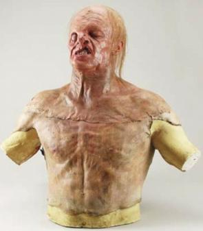 Prótese do rosto deformado de Jason feita para o remake